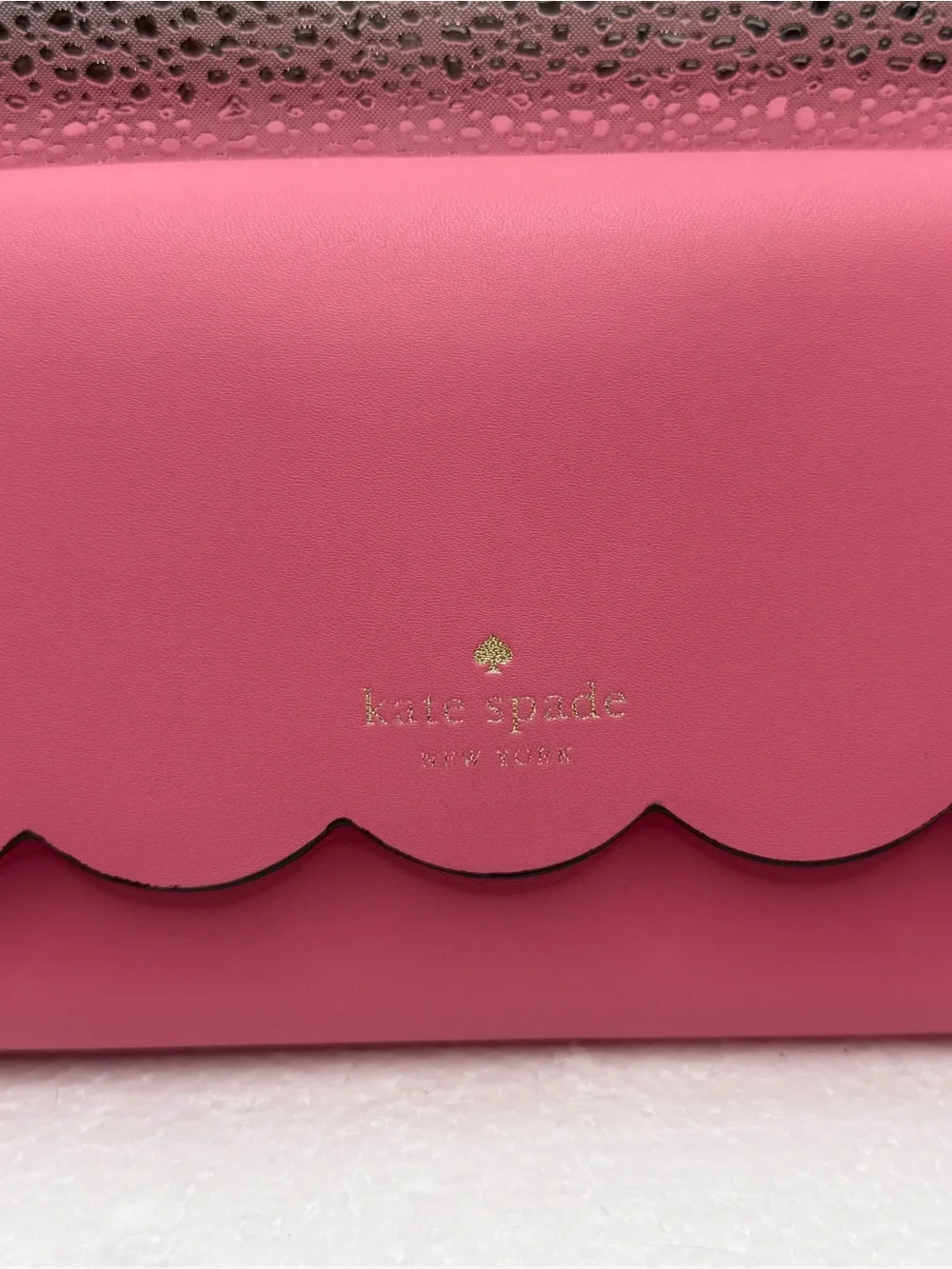 kate spade pink scalloped-edge leather crossbody with gold logo
